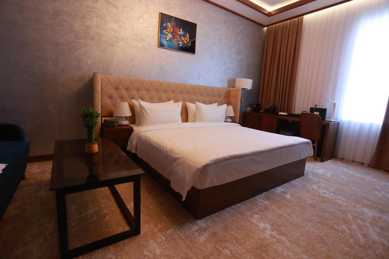 Regal Hotel By Grand Navoi Exterior foto