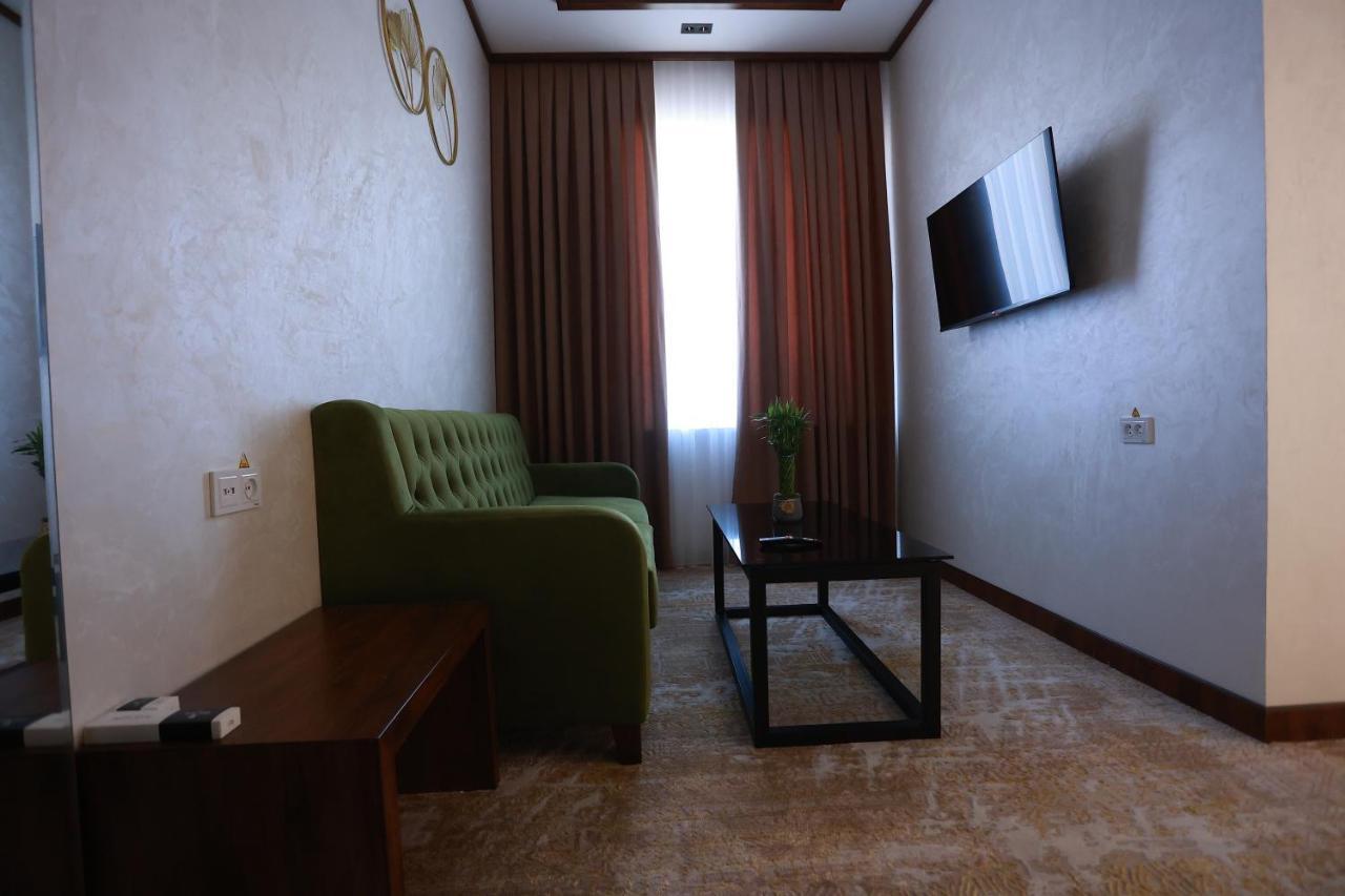 Regal Hotel By Grand Navoi Exterior foto