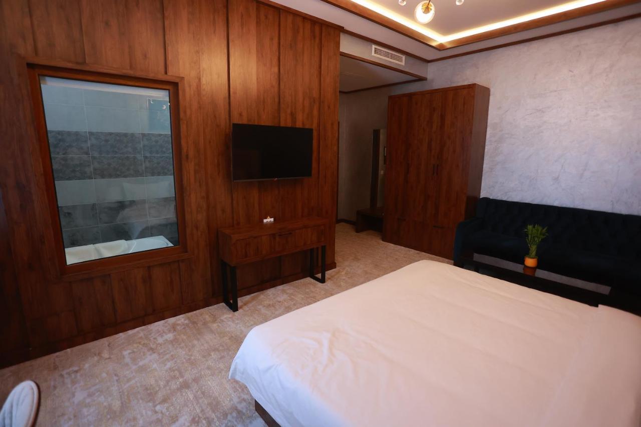 Regal Hotel By Grand Navoi Exterior foto